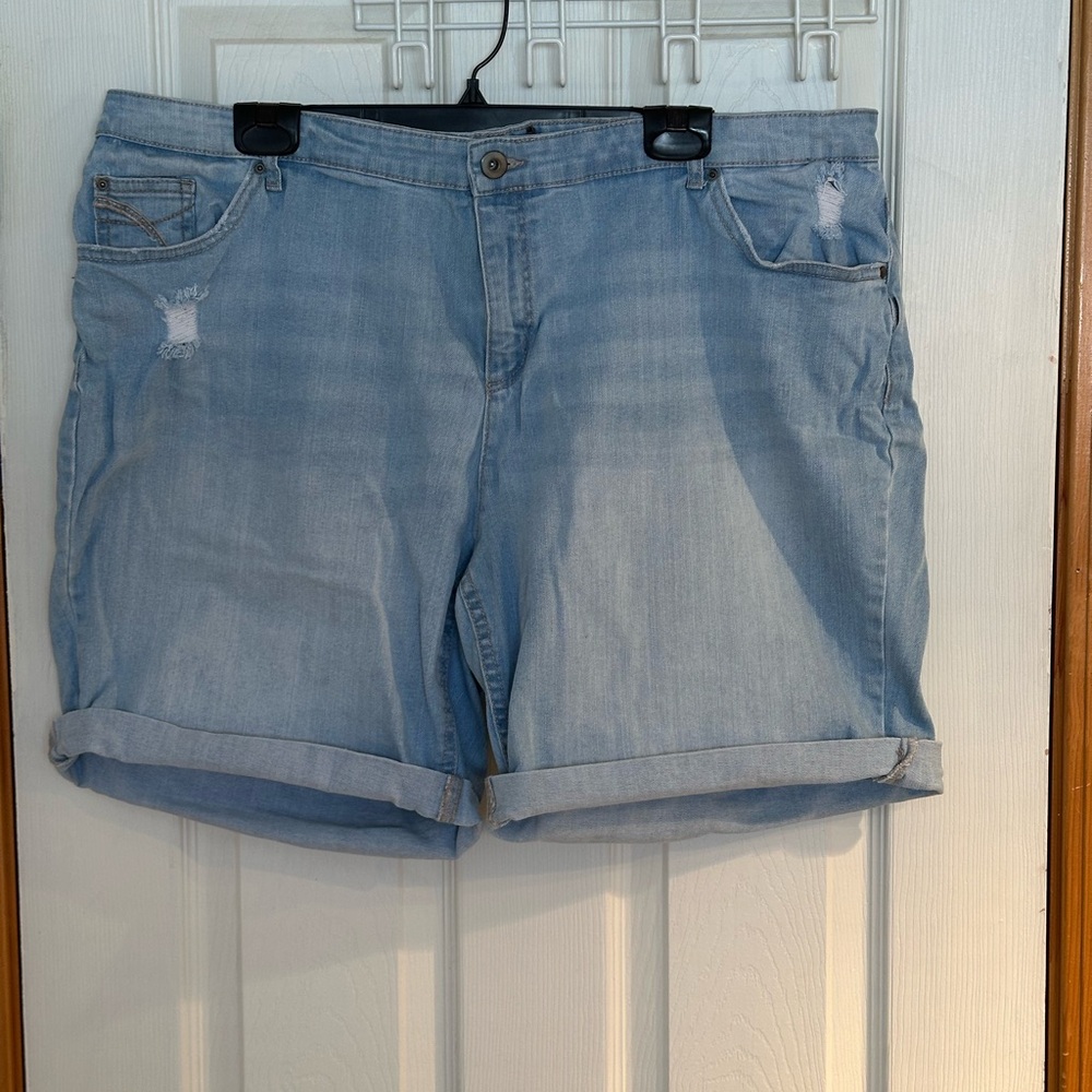Women's Reitmans Light Blue Denim Shorts, Size 20